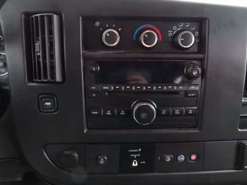 Used 2018 Chevrolet Express 2500 w/ Driver Convenience Package image 17