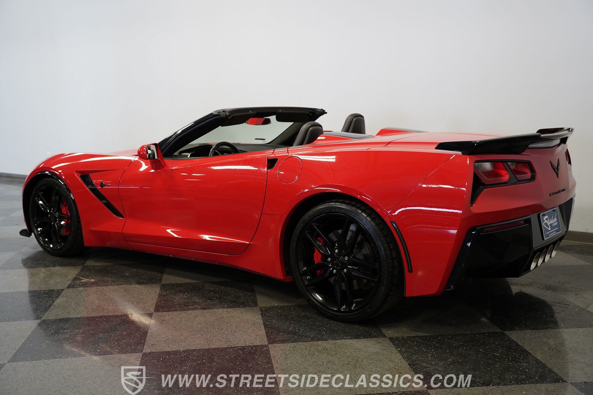 Used 2019 Chevrolet Corvette Stingray Convertible w/ Carbon Flash Badge Package RWD image 9