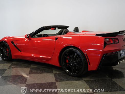 Used 2019 Chevrolet Corvette Stingray Convertible w/ Carbon Flash Badge Package image 9