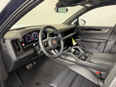 New 2026 Porsche Cayenne GTS image 4