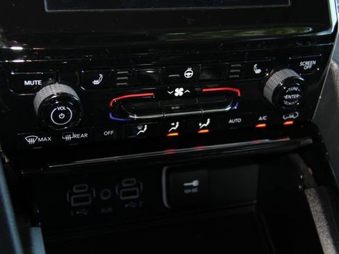 Used 2023 Jeep Grand Cherokee L Laredo w/ Luxury Tech Group I image 28