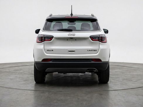 Used 2025 Jeep Compass Trailhawk AWD/4WD image 7