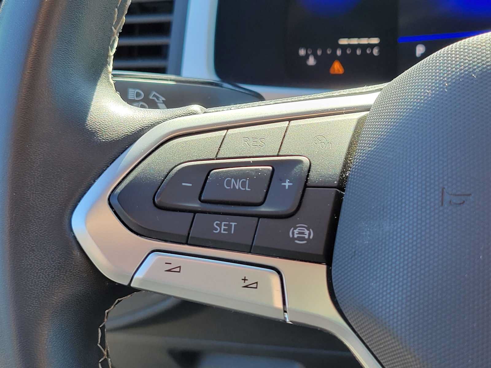 Used 2023 Volkswagen Atlas Cross Sport SE FWD image 28