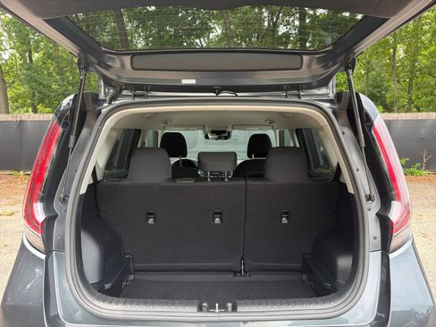 Used 2025 Kia Soul LX w/ LX Technology Package FWD image 29