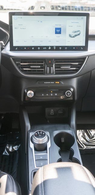 Used 2025 Ford Escape Platinum AWD/4WD image 15