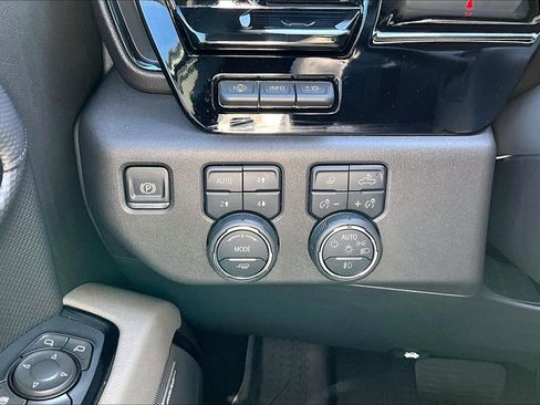 Certified 2025 Chevrolet Silverado 1500 ZR2 w/ Technology Package image 27