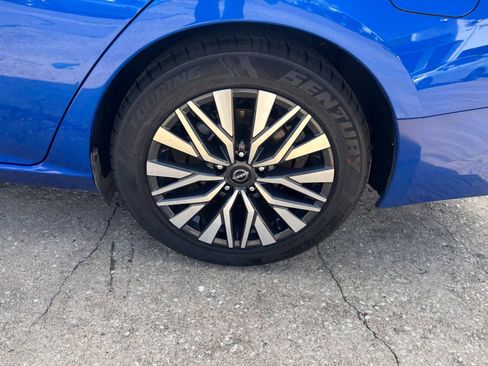 Used 2025 Nissan Altima 2.5 SV FWD image 30