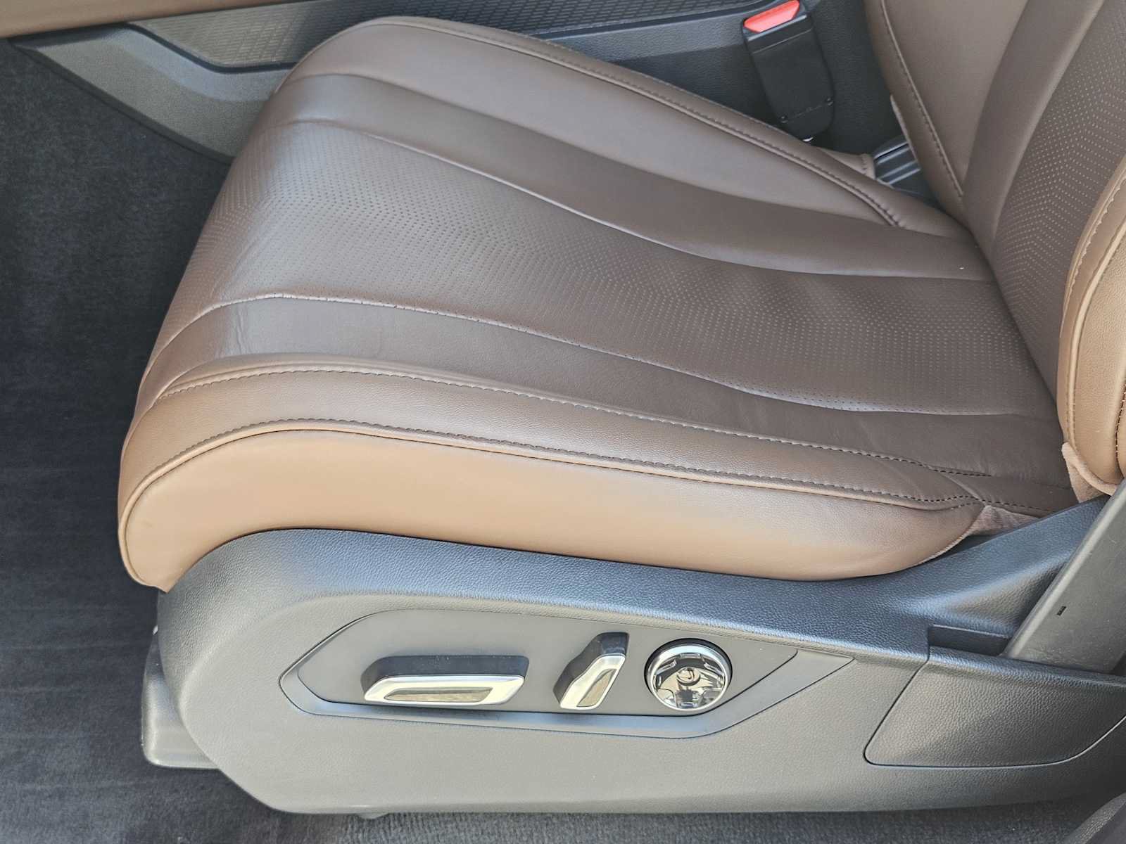 Used 2025 Acura MDX w/ Technology Package FWD image 23