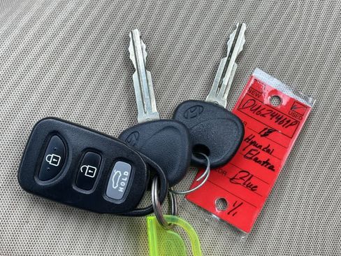 Used 2013 Hyundai Elantra GLS w/ Preferred Pkg image 26