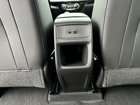 Used 2025 Chevrolet Trax LT w/ Driver Confidence Package FWD image 17