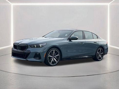 Used 2024 BMW 530i w/ Executive Package image 22