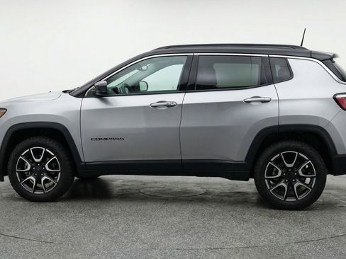 Used 2025 Jeep Compass Trailhawk AWD/4WD image 5
