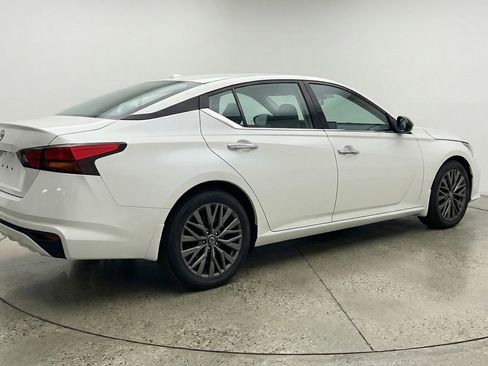 Used 2025 Nissan Altima 2.5 SV image 9