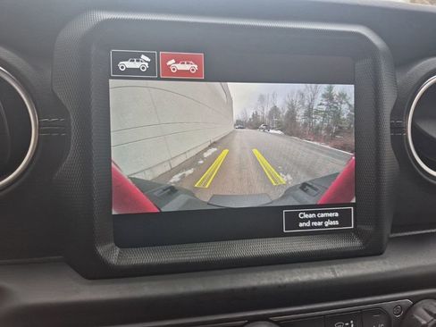 Used 2021 Jeep Wrangler Unlimited Sahara image 26