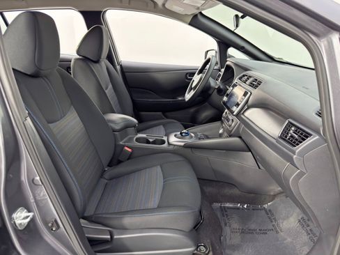 Used 2025 Nissan Leaf S image 13
