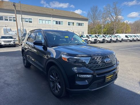 Used 2022 Ford Explorer XLT w/ Equipment Group 202A image 5