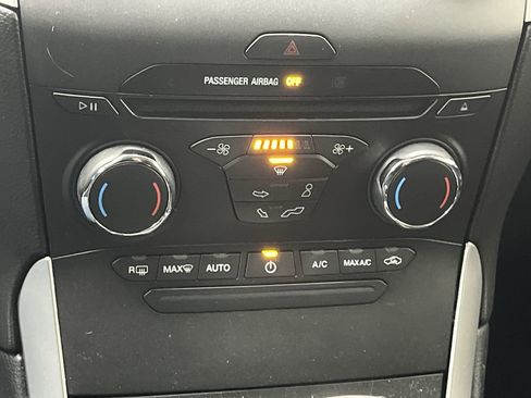 Used 2018 Ford Edge SEL image 19