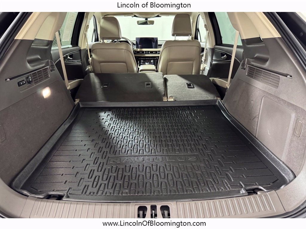 Used 2023 Lincoln Nautilus AWD w/ Premium Package image 16
