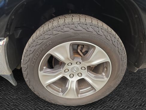 Used 2022 RAM 1500 Laramie AWD/4WD image 11