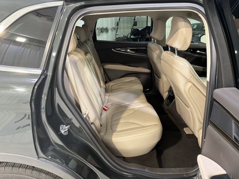 Used 2022 Lincoln Nautilus FWD image 12