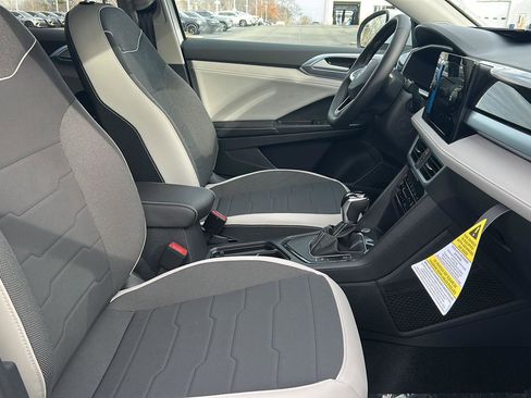 New 2026 Volkswagen Taos SE image 18