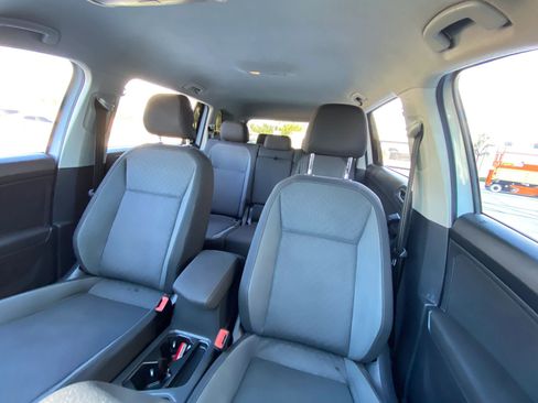 Used 2019 Volkswagen Tiguan S image 32