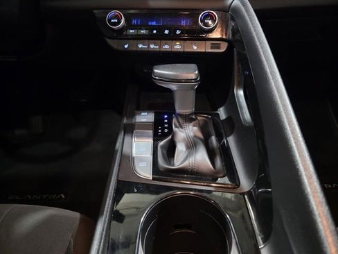 Used 2022 Hyundai Elantra SEL w/ Convenience + Premium Package image 21