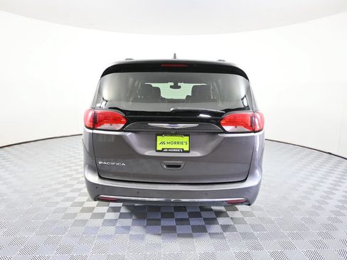 Used 2019 Chrysler Pacifica Touring-L FWD image 5