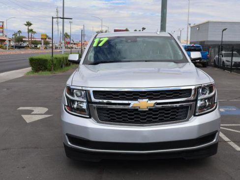 Used 2017 Chevrolet Suburban LT image 2
