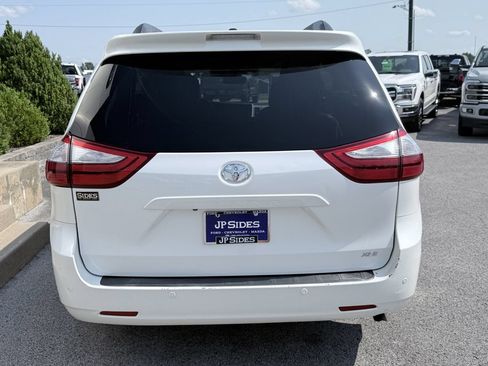 Used 2015 Toyota Sienna XLE w/ XLE Navigation Package FWD image 5