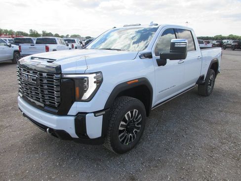 New 2026 GMC Sierra 2500 Denali Ultimate AWD/4WD image 11