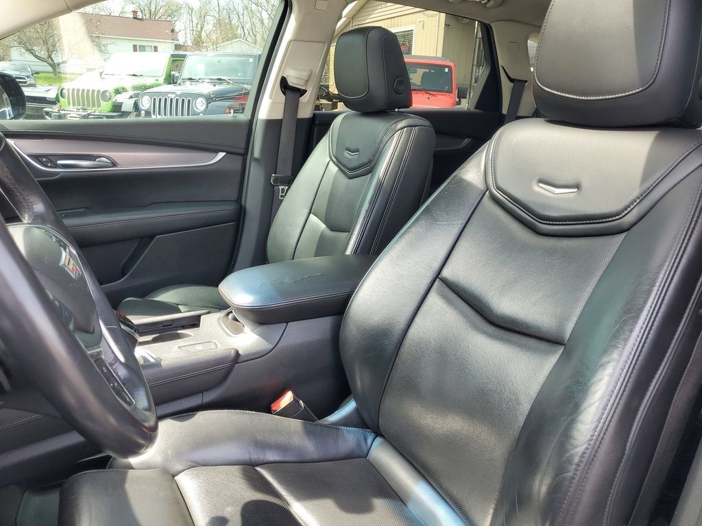 Used 2017 Cadillac XT5 Luxury w/ Driver Awareness Package FWD image 22