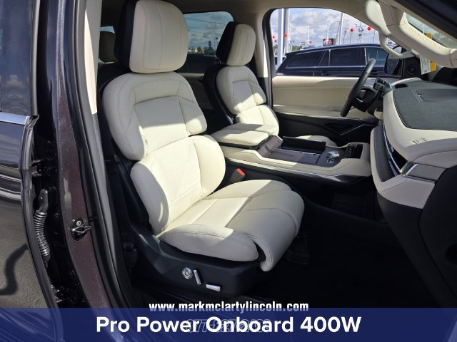 New 2027 Lincoln Navigator Premiere AWD/4WD image 16