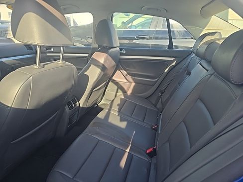 Used 2009 Volkswagen Jetta SEL image 6