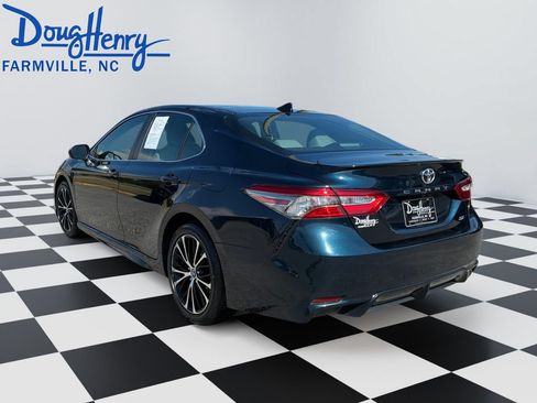 Used 2019 Toyota Camry SE FWD image 3