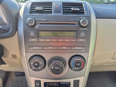 Used 2011 Toyota Corolla LE FWD image 35