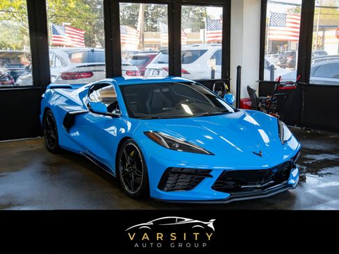Used 2021 Chevrolet Corvette Stingray Coupe w/ Z51 Performance Package RWD image 3