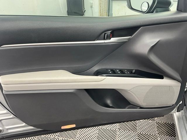 Used 2019 Toyota Camry SE FWD image 10