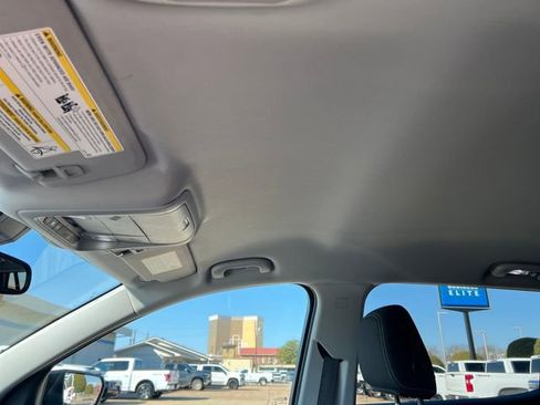 Used 2024 GMC Terrain SLE image 21