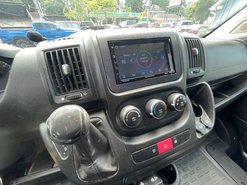 Used 2018 RAM ProMaster 2500 w/ Interior Convenience Group FWD image 15