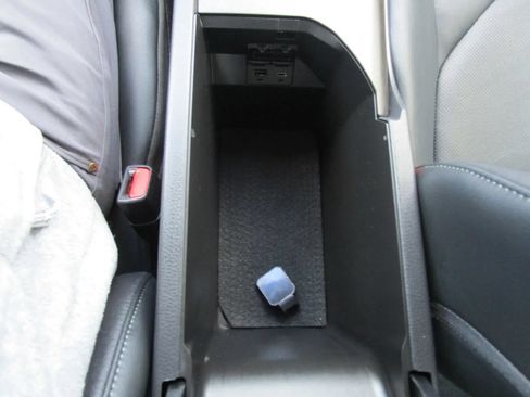 Used 2024 Toyota Camry XLE FWD image 32