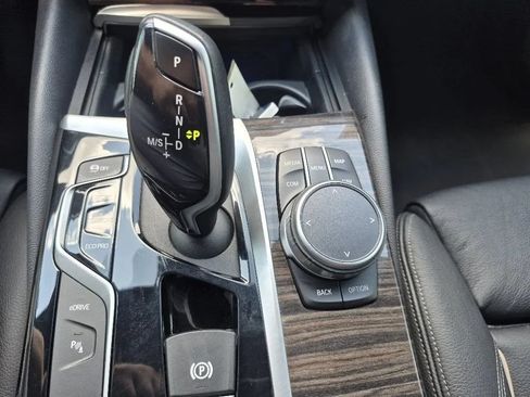 Used 2019 BMW 530e w/ Convenience Package RWD image 27