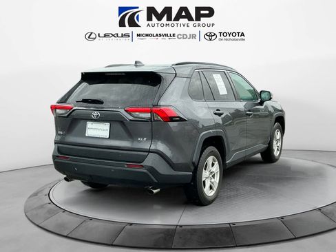 Used 2021 Toyota RAV4 XLE FWD image 5
