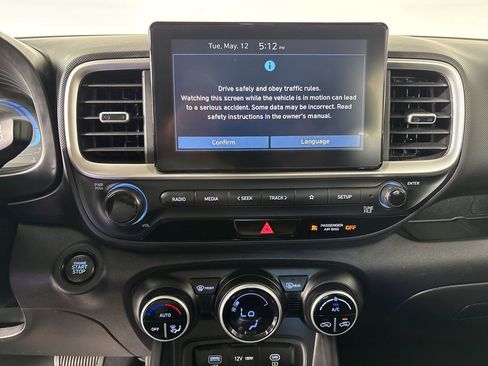 Used 2025 Hyundai Venue SEL FWD image 15