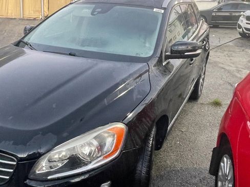 Used 2015 Volvo XC60 T5 Premier w/ Proximity Package image 2