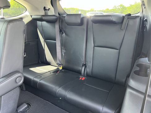 Used 2024 Toyota Highlander XLE FWD image 10
