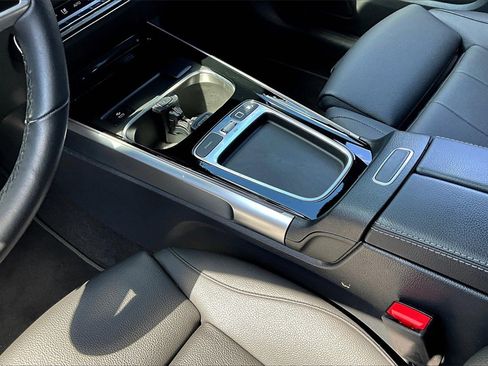 Used 2025 Mercedes-Benz GLB 250 4MATIC image 14