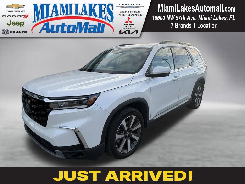 Used 2024 Honda Pilot Touring image 1