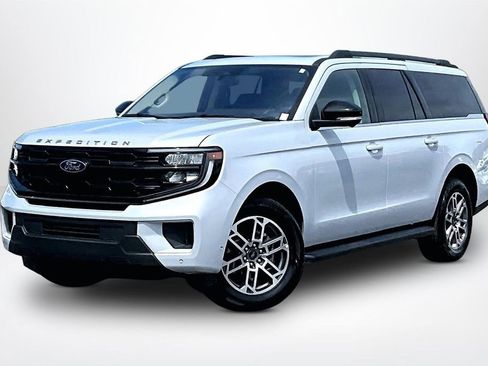 Used 2025 Ford Expedition Max Active AWD/4WD image 3