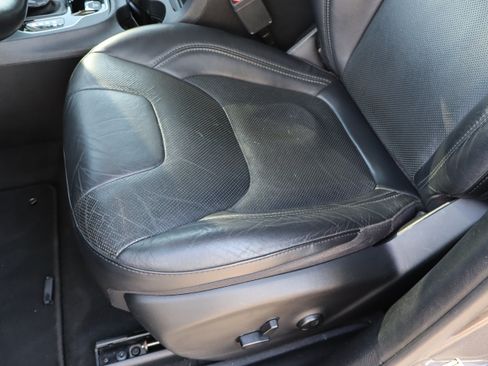 Used 2020 Jeep Cherokee Limited FWD image 17